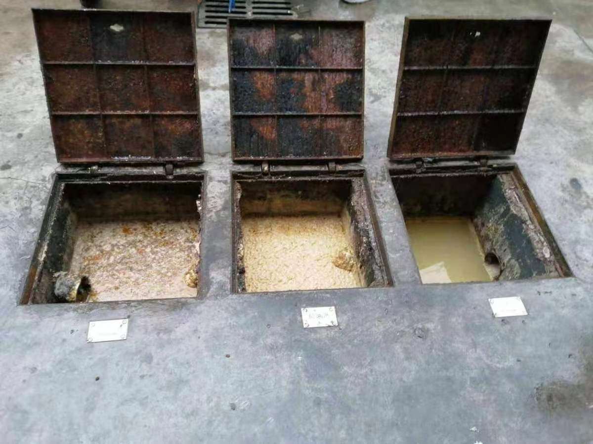 察哈尔右翼中清理隔油池-污水池清掏